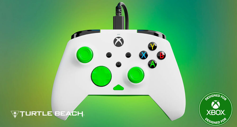 Kontroler TURTLE BEACH Rematch Core Biało-zielony prezentacja kontrolera od przodu na zielonym tle