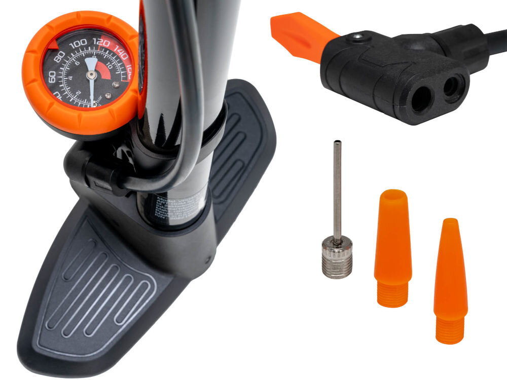 Pompka rowerowa S-LINE VPO403 Zbliżenie na ergonomiczny uchwyt pompki podłogowej S-LINE. Wyprofilowana rączka pokryta antypoślizgowym materiałem zapewnia pewny chwyt i komfort podczas pompowania kół pod wysokim ciśnieniem.