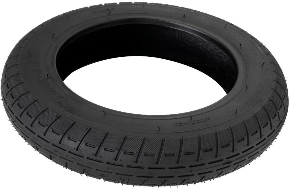 Opona S-LINE EST1003 10 cali Czarna opona 10 cali do hulajnogi elektrycznej marki S-line zaprezentowana pod kątem na białym tle, widoczna tekstura bieżnika.