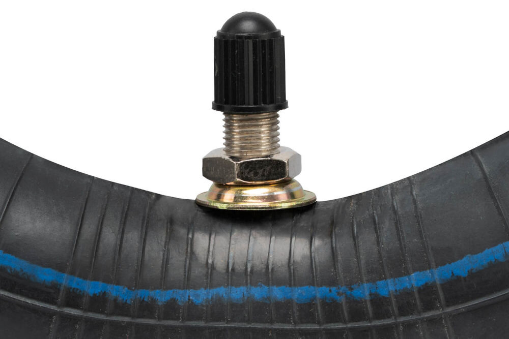 Dętka S-LINE EST8501 8.5 cala 216 x 51 mm Zbliżenie na prosty metalowy wentyl dętki S-Line EST8501 wyposażony w nakrętkę mocującą oraz czarną plastikową osłonkę.