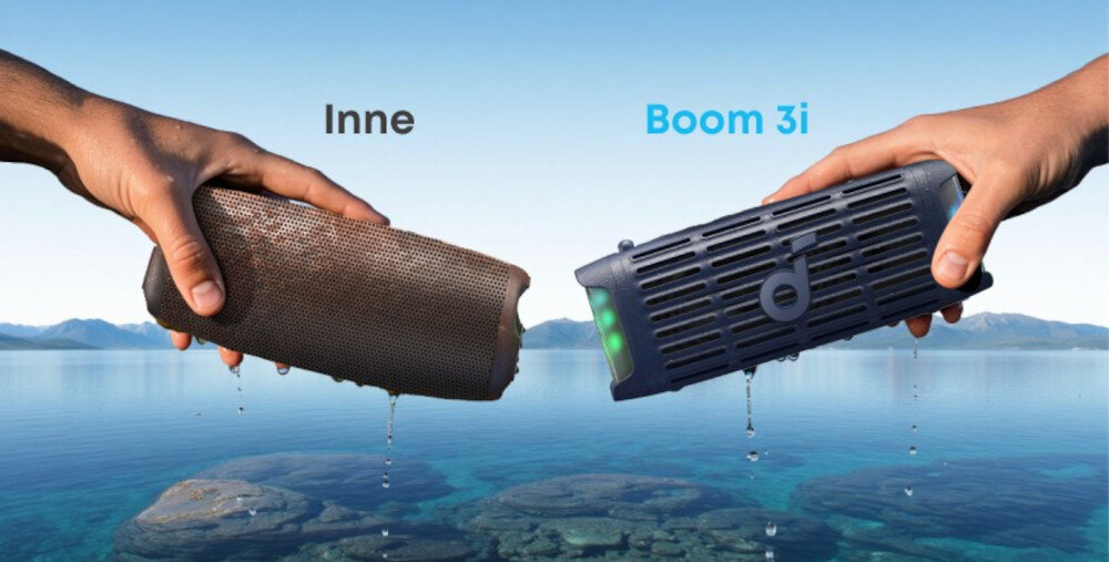 Głośnik mobilny SOUNDCORE Boom 3I - Stworzony na słoną wodę, odporny na morską wodę, ręce trzymające dwa różne głośniki nad wodą