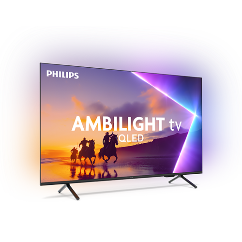 Telewizor z logo PHILIPS wyświetla obraz z jeźdźcami na plaży o zachodzie słońca, z napisem \'AMBILIGHT tv QLED\'.