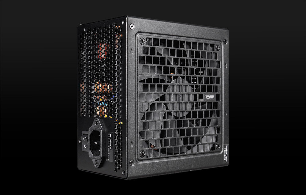 Zasilacz DARKFLASH PMT 850W 80 Plus Gold, modularny, przewody, porządek, organizacja, Tył zasilacza z gniazdem kabla i przełącznikiem.