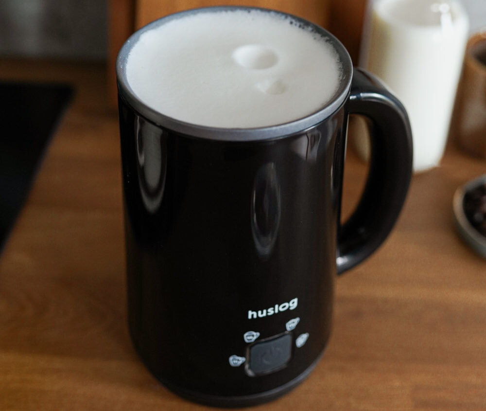 Spieniacz HUSLOG AK-8022 Czarny Efektywność, która robi różnicę Wysoka efektywność moc pojemność dostosowanie do spieniania i podgrzewania szybkie działanie kawa napój