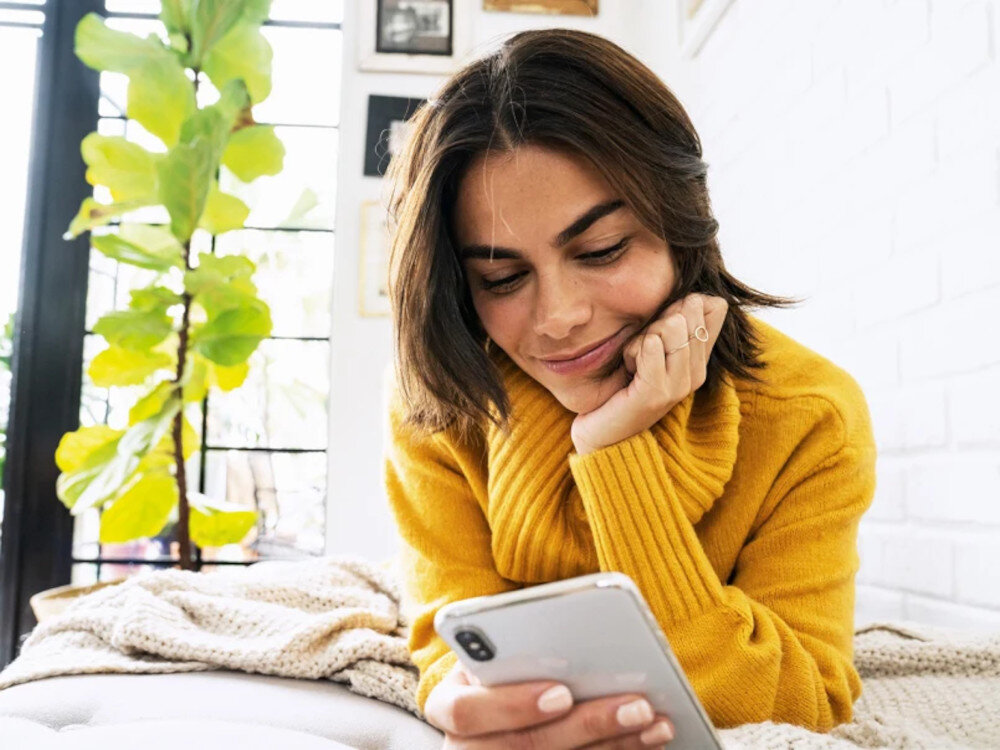 Waga łazienkowa BEURER BF 880 Wi-Fi zdjęcie lifestyle Łączność WiFi i Bluetooth automatyczne przesyłanie wyników do aplikacji HealthManager Pro