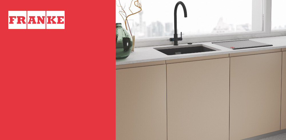 BATERIA KUCHENNA FRANKE LINA CLEAR WATER 2.0 L CZARNY MAT 120.0730.802 lifestyle kuchnia zlewozmywak