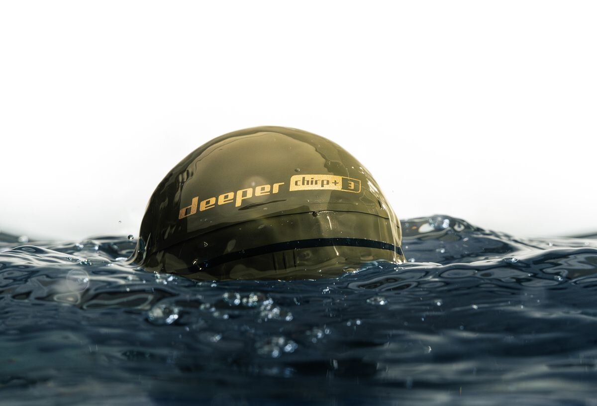 Echosonda wędkarska DEEPER CHIRP+ 3, 20°, struktura, szczegóły, rzuty, echosonda pływa na tafli jeziora