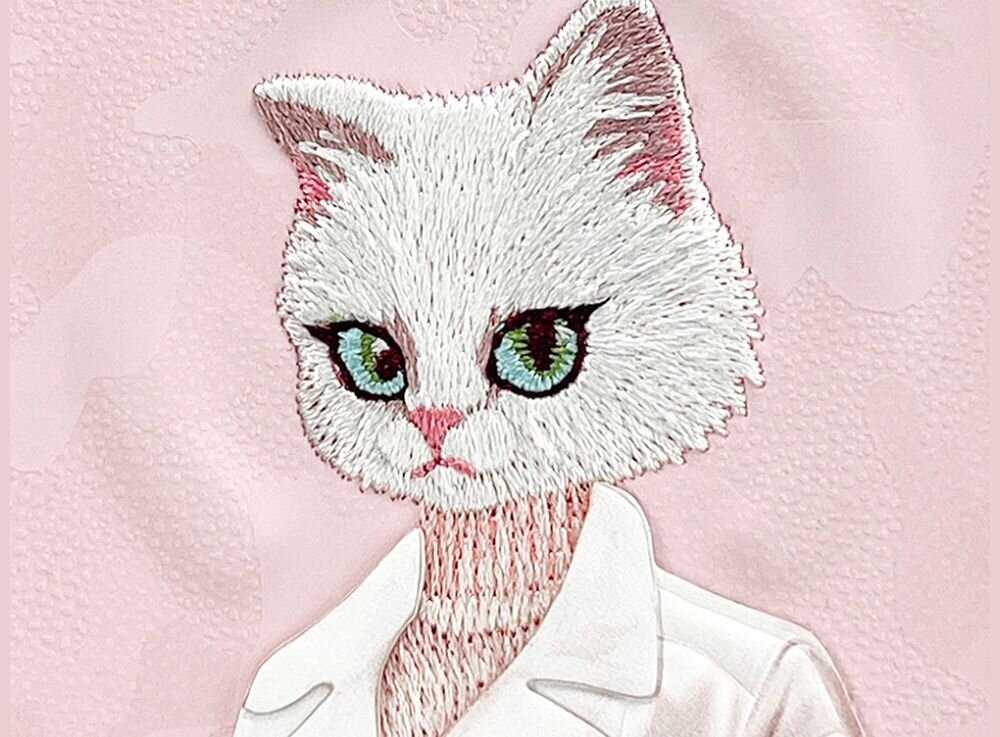 Etui NIMMY Magnetic Fashion Cute Pet MagSafe do Apple iPhone 16 etui na bialym tle kot, haftowany wzor, dodatek, prestiz