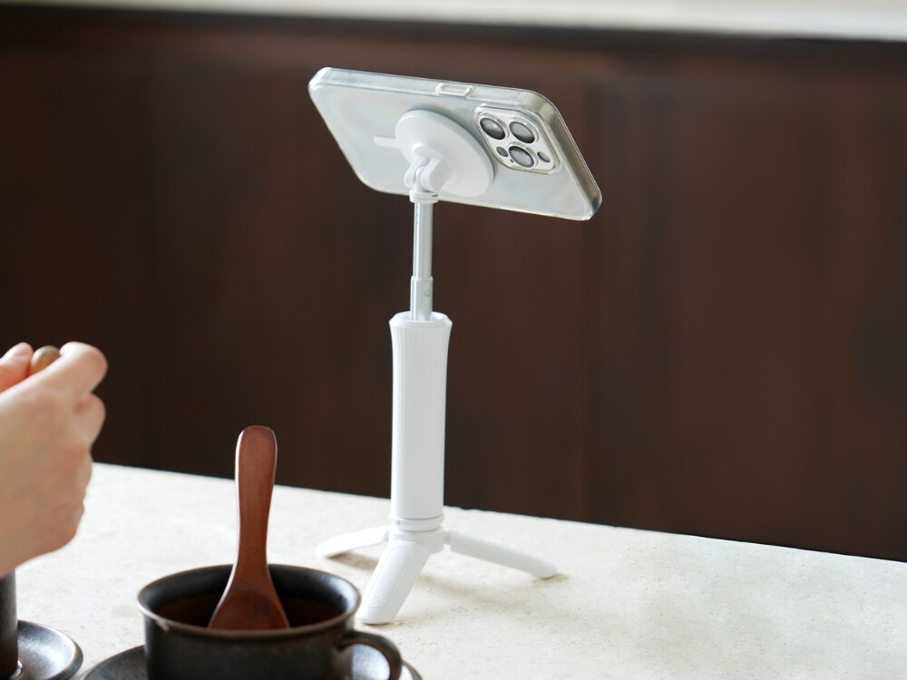 Uchwyt selfie ARAREE Magfie Pod Lite MagSafe
            uchwyt z telefonem stojący na blacie kuchennym
            do robienia zdjęć nagrywania filmów magsafe mocowanie do telefonu kompaktowa konstrukcja łatwy do przenoszenia