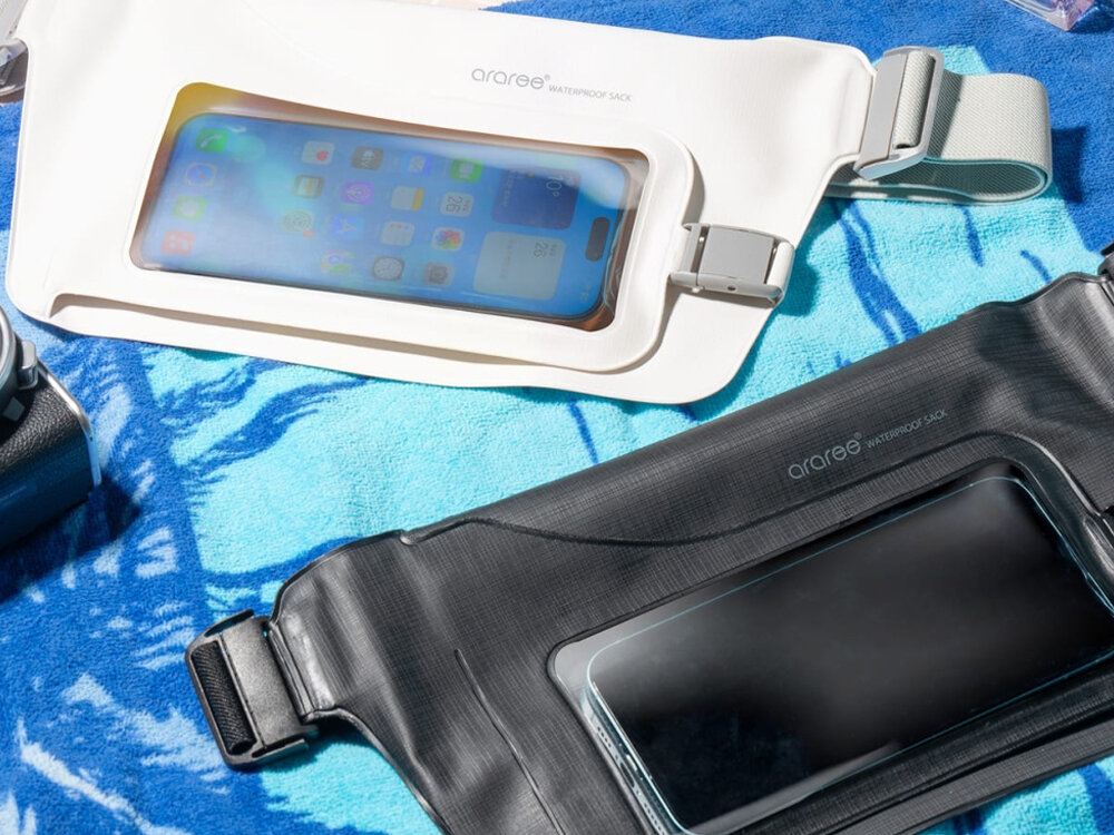 Torebka wodoodporna Araree Waterproof Sack
Czarna wodoodporna torebka z telefonem w przezroczystej kieszeni leży na mokrej, niebieskiej powierzchni obok kostek lodu.
torba torebka wodoodporność wodoodporne sakwa rysik