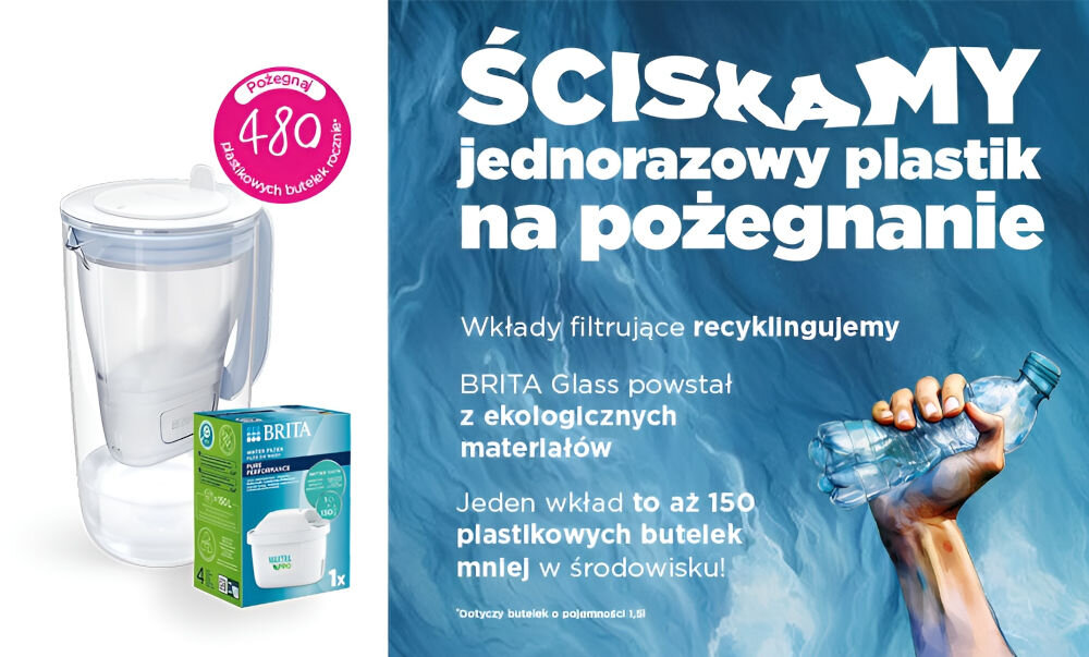 Wkład filtrujący BRITA Maxtra Pro Pure Performance (3 szt.) opakowanie z wkładem dzbanek filtrujący białe tło osoba ściska plastikową butelkę Plastik lekki i wytrzymały zbędne plastikowe odpady zanieczyszczają środowisko naturalne i nasze domy ściśnięcie plastikowej butelki do zakładów recyklingowych alternatywne materiały świadome proekologiczne wybory