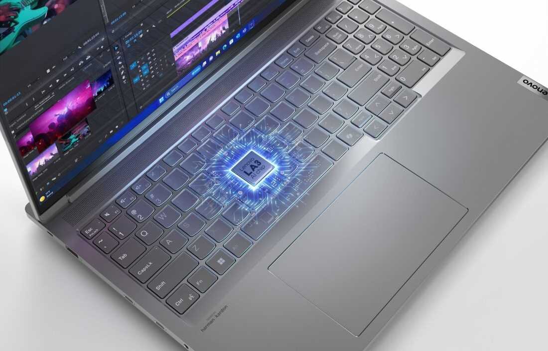 Klawiatura laptopa Lenovo ThinkBook 16p G6 IAX z podświetleniem i widocznym dedykowanym klawiszem Copilot, chip AI Lenovo LA3, system Windows 11 Pro - Klawisz Microsoft Copilot, chip AI Lenovo LA3
