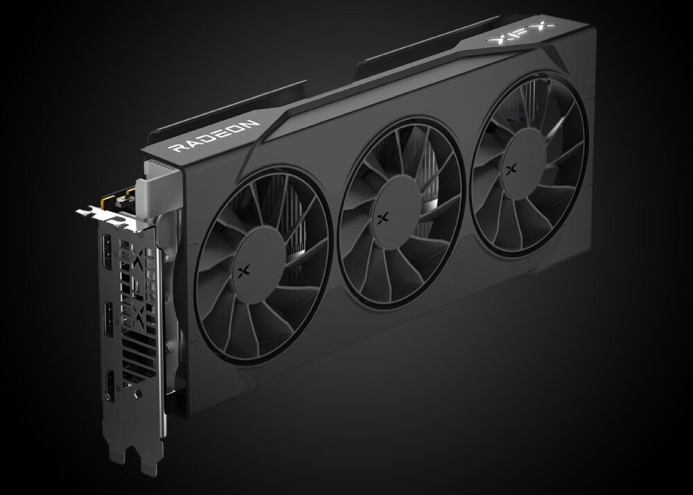 Karta graficzna XFX Swift Radeon RX 9060 XT OC Triple Fan Gaming Edition 16GB Karta graficzna w trzech czwartych z widocznymi portami HDMI i DisplayPort oraz trzema wentylatorami, porty, złącza, wyjścia