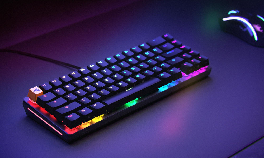 GLORIOUS GMMK2 GMMK 2 obudowę wykonaną z aluminium gumowe nóżki Anodowane aluminium odporność na zarysowania i korozję szczotkowanie - Klawiatura RGB podczas nocnej pracy, mysz komputerowa rozświetlona po prawej stronie