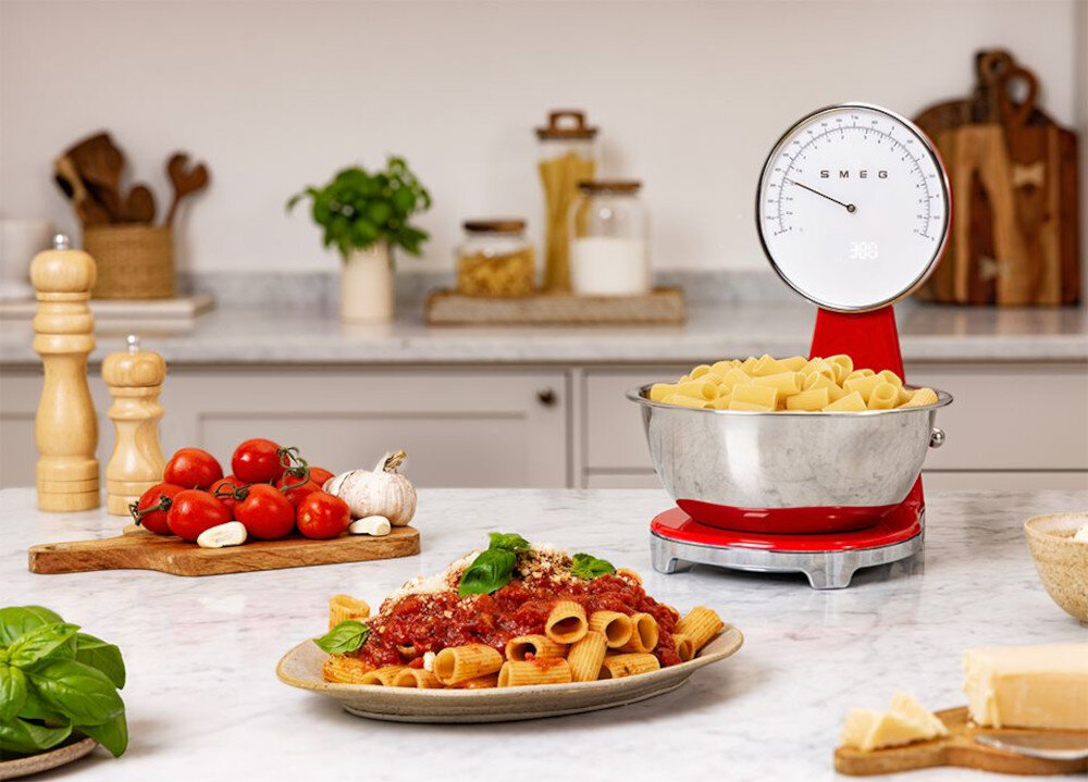 Waga kuchenna SMEG KSF01RDWW Czerwony design tło prezentacja wizualizacja Precyzja i wygoda w każdej kuchni