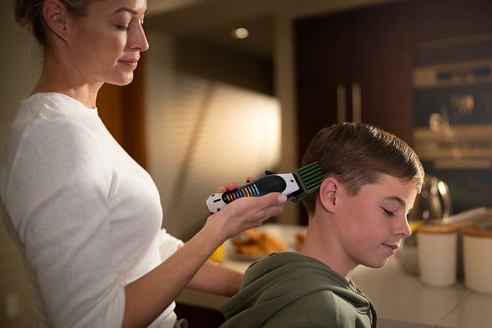 Strzyżarka WAHL Color Pro Lithium Clipper 0.7-25 mm maszynka w użyciu, wydajna bateria, swoboda ruchów