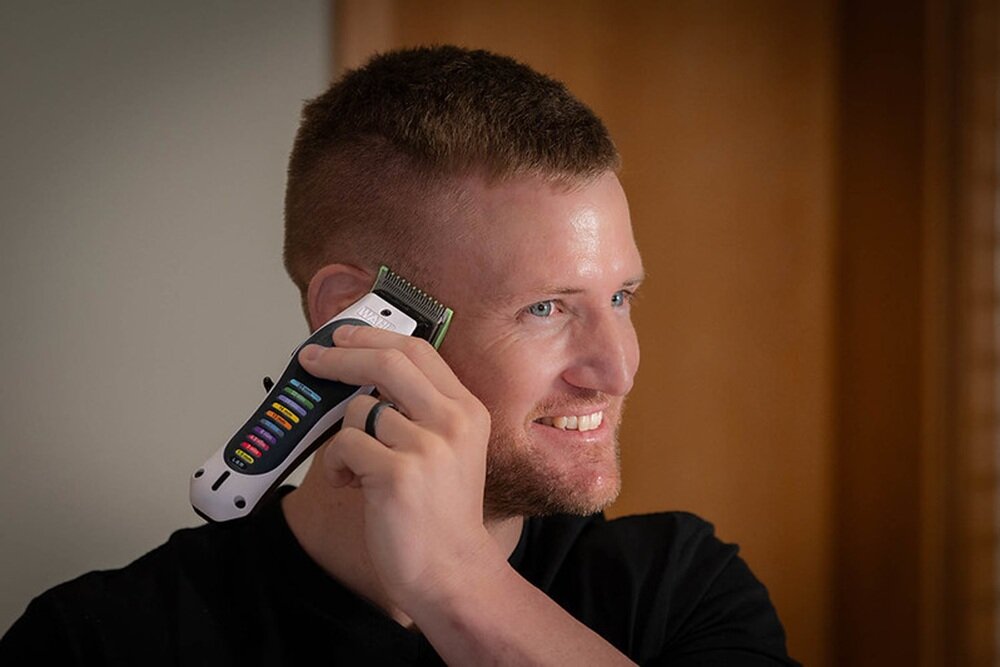 Strzyżarka WAHL Color Pro Lithium Clipper 0.7-25 mm maszynka w użyciu, samoostrzące się ostrza, stal wysokowęglowa, szybsza praca