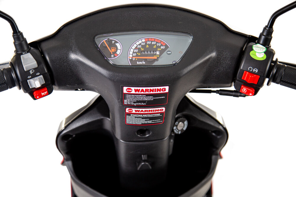 Skuter ZNEN ZNAY50 (VIVO) 50cm3 5.4l Czerwony zbliżenie na wyświetlacz czytelny wyświetlacz analogowy kontrola stanu pojazdu planowanie tankowania monitorowanie jazdy przejrzysty ekran