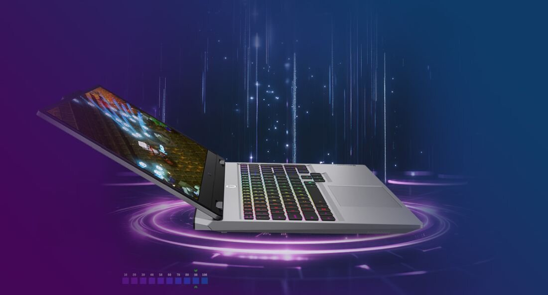 Laptop Lenovo LOQ 15AHP10 w kolorze Luna Grey, szeroko otwarty ekran z grą komputerową, podświetlana klawiatura RGB, futurystyczne tło z efektami świetlnymi. - Obudowa z aluminium lotniczego, Luna Grey