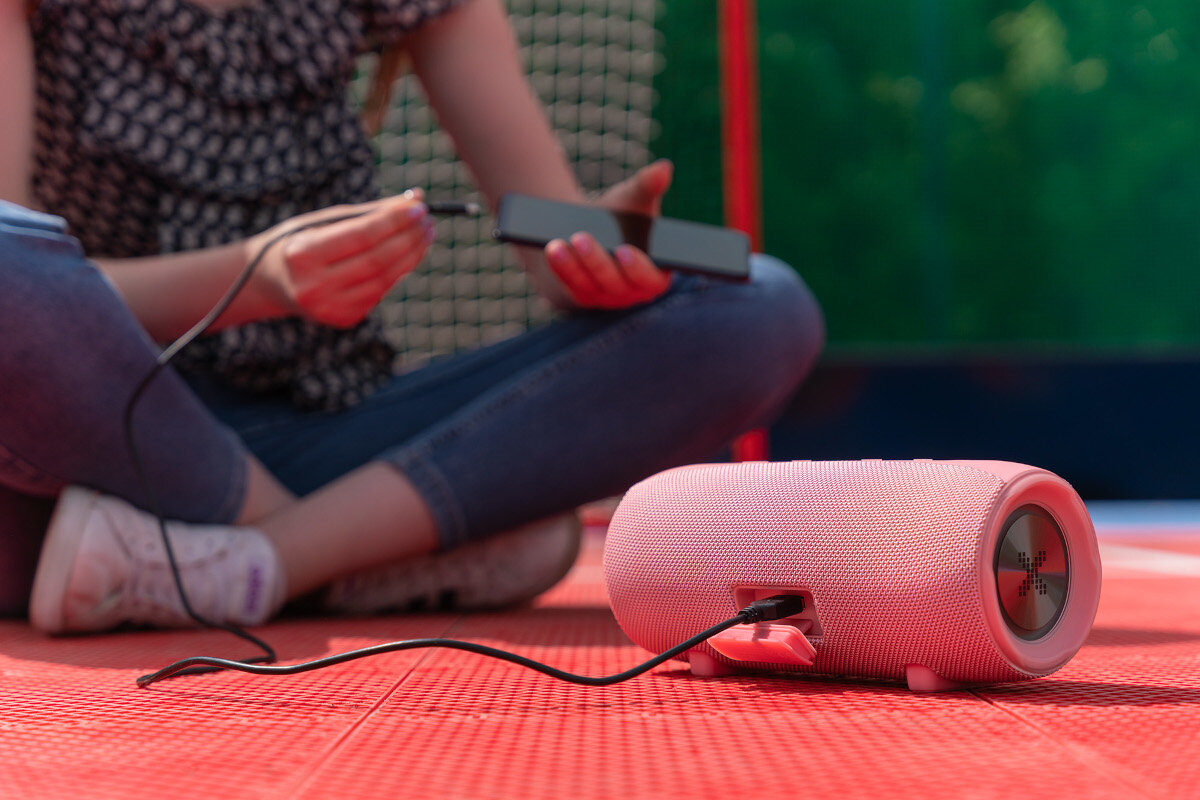 GŁOSNIK MOBILNY XMUSIC BTS850G BLUETOOTH rozowy akumulator powerbank