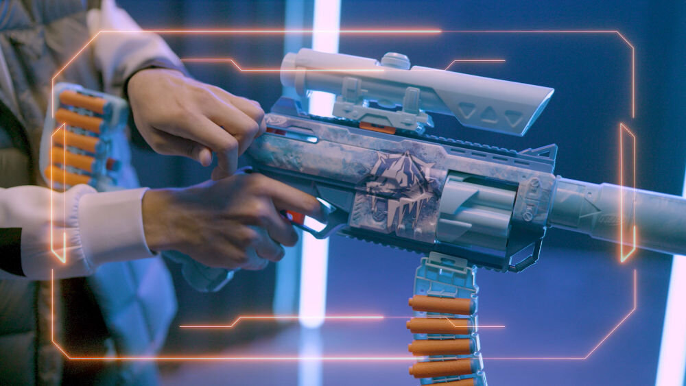 Wyrzutnia NERF Loadout Frost Fusion G3157EU4 arctic design śnieżne przygody - zbliżenie na grafikę na wyrzutni