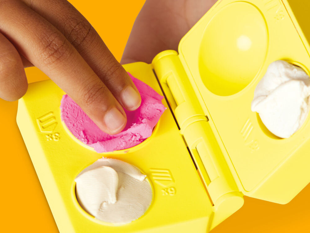 Ciastolina PLAY-DOH Tęczowy piekarnik G04975L0 Play-Doh Super Slice Cake Playset kolorowe warstwy ciasto tort marmurkowy efekt