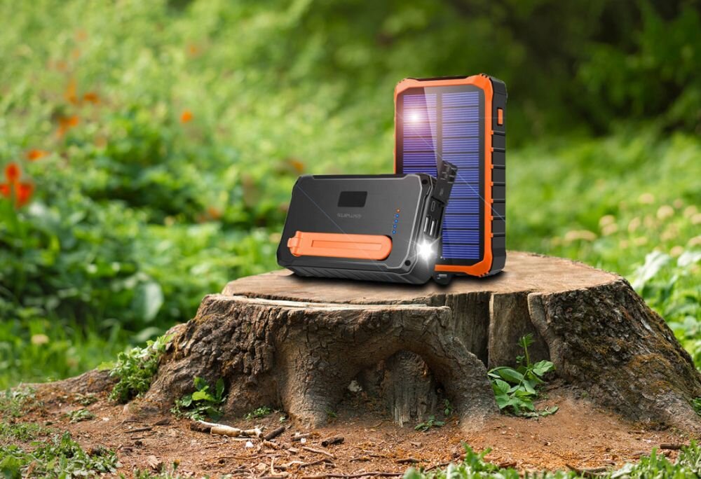 Powerbank solarny 4SMARTS Prepper 12000 mAh 10 W - powerbank na pieńku
