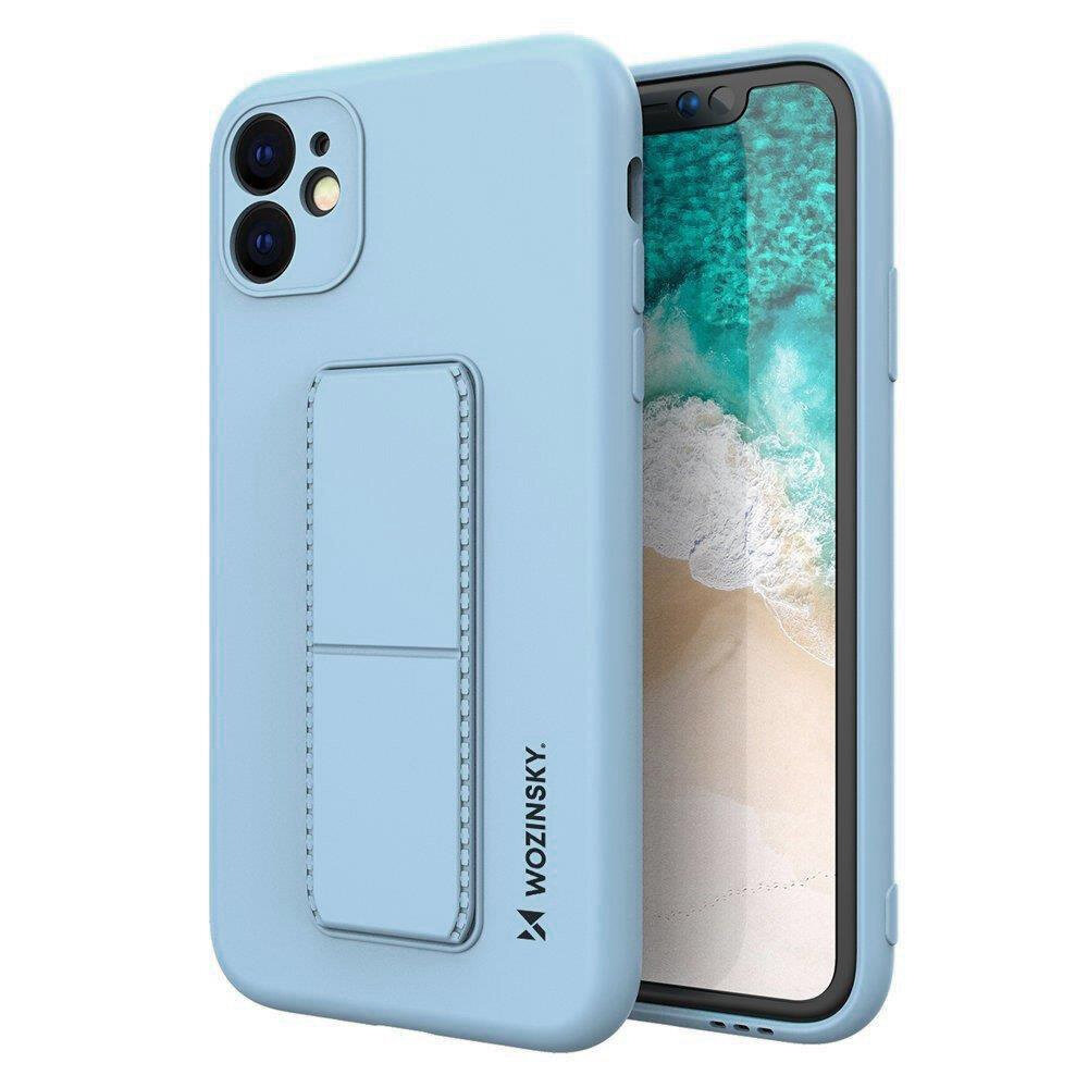 Jasnoniebieskie silikonowe etui z podstawką na telefon, z widocznym logo \'WOZINSKY\'. Etui posiada wycięcia na aparat i przyciski.
