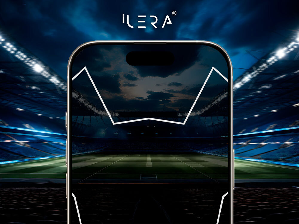 Szkło hartowane ILERA Deluxe Original do Apple iPhone 16 Pro Max zdjęcie szkło i na tle boiska>

				</div>	
    		</div>
        </div>
		  
		  
		  
    <div class=