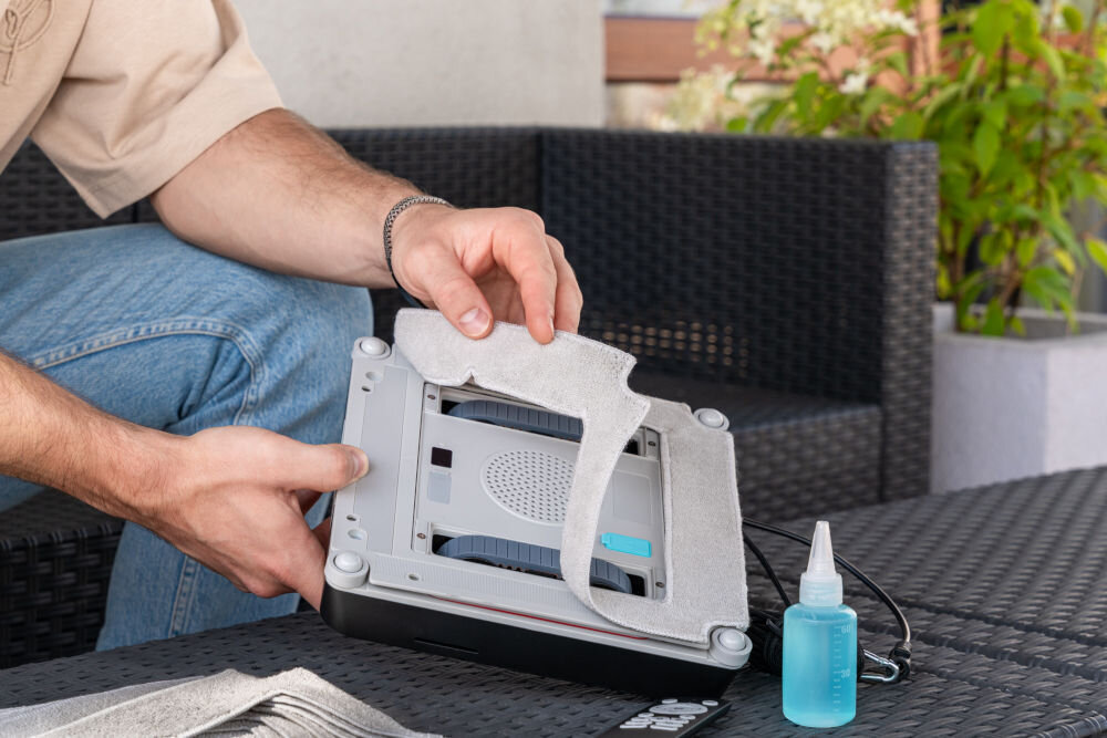 Nakładki SETTI+ do robota do okien WC700 8 szt. osoba dopasowująca nową nakładkę do robota