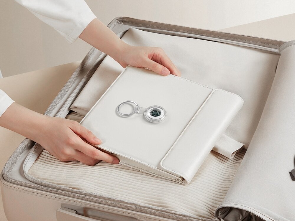 Lokalizator 4SMARTS SkyTag
                lokalizator przyczepiony do torebki rozmiary mały lekki poręczny przypnij do kluczy użyteczny w codziennym życiu kontrola nad rzeczami