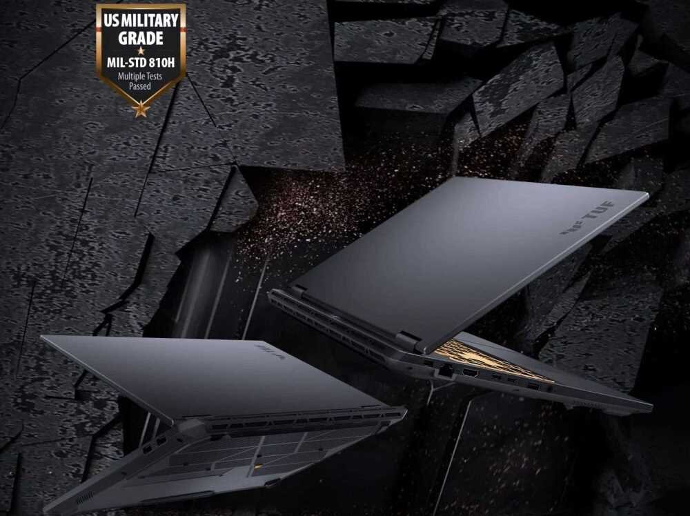Dwa laptopy ASUS TUF Gaming w kolorze czarnym z podświetlaną klawiaturą na tle rozbitej skały, z wyróżnionym certyfikatem wytrzymałości US MIL-STD 810H Multiple Tests Passed. - MIL-STD-810H