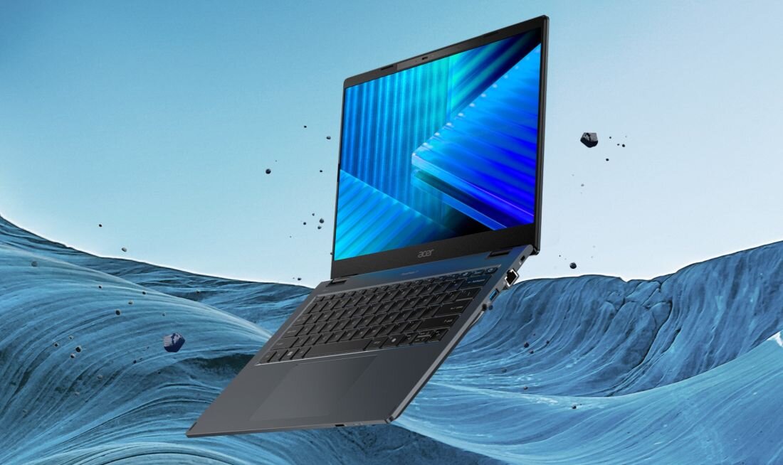 Dwa laptopy Predator Helios Neo 16 – jeden zamknięty z widocznym logo Predator, drugi otwarty z ekranem prezentującym futurystyczną grafikę 3D, podświetlana klawiatura RGB, tło lodowej krainy i gór