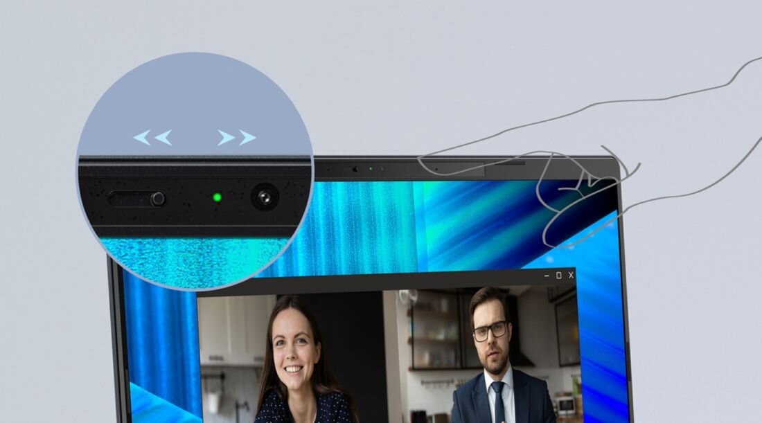 Laptop Predator Helios Neo 16 z wyświetlaczem prezentującym dynamiczną rozgrywkę w grze Call of Duty Warzone, logo GeForce RTX na ekranie, gamingowe otoczenie w tle - ekran 16 cali IPS o rozdzielczości 2560 x 1600 px