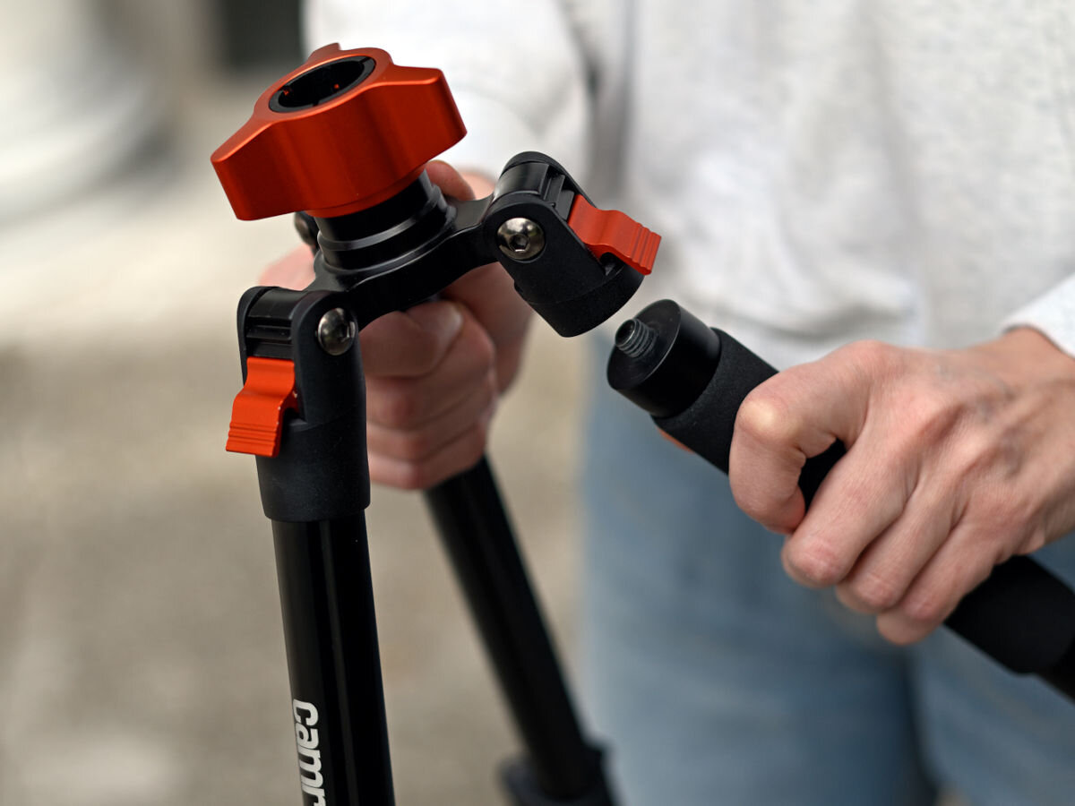 Statyw CAMROCK Wanderer T42 z głowicą kulową AL-4AS, ujęcia, przestrzenie, pianka, przenoszenie, Odkręcanie jednej z nóg statywu Camrock Wanderer T42
