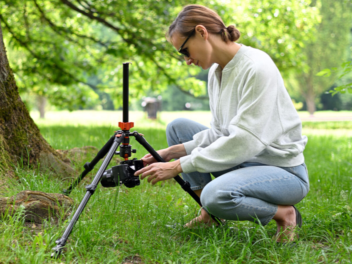 Statyw CAMROCK Wanderer T42 z głowicą kulową AL-4AS, odwracania, makrofotografia, obciążenie, stabilność, Praca ze statywem Camrock Wanderer T42 po odwróceniu kolumny centralnej w plenerze