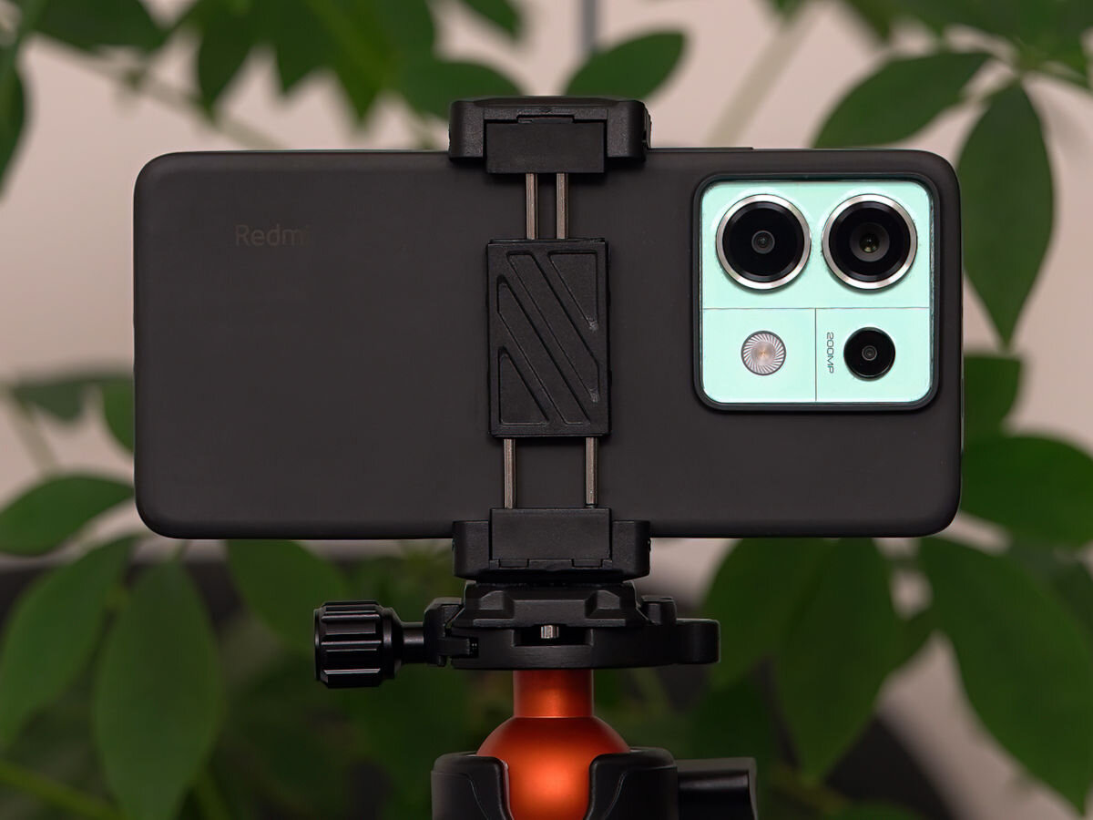 Statyw CAMROCK Wanderer T42 z głowicą kulową AL-4AS, głowica, zestaw, pokrowiec, opakowanie, Uchwyt na smartfon do statywu Camrock Wanderer T42 z zamocowanym smartfonem