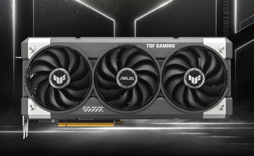 Karta graficzna ASUS TUF Gaming GeForce RTX 5060 OC Edition 8GB Frontowy widok karty graficznej z trzema wentylatorami na ciemnym tle z subtelnym oświetleniem krawędzi
