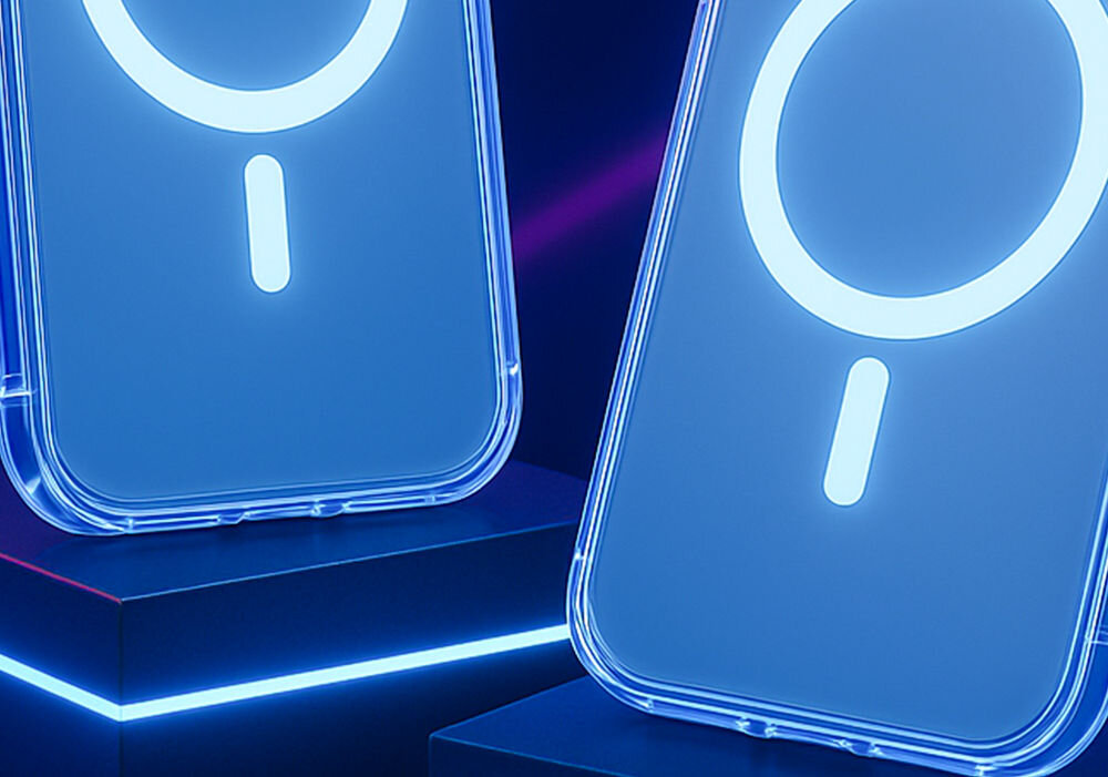 Etui 3MK Armor MagSafe do Apple iPhone 17 Przezroczysty zbliżenie na dolną część etui dwa telefony na podestach ciemne tło z poświatą światła dopasowane elastyczne zgrabne EasyClick™ Buttons płynne działanie wszystkich przycisków