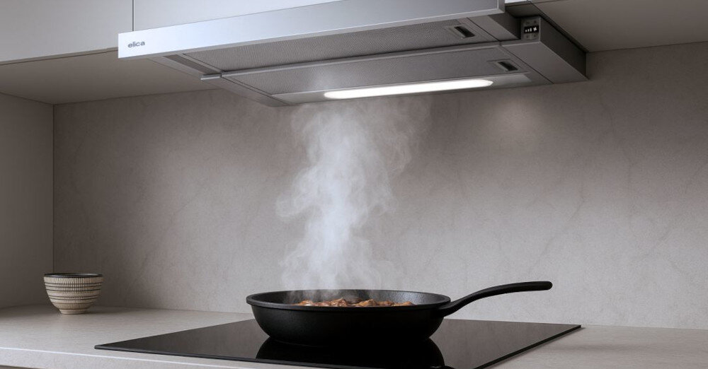 OKAP ELICA ELITE 35 GRIX A 60 wizualizacja płyta gotowanie patelnia para miseczka na blacie pochłanianie oparów poziom hałasu 46 db 63 db cicha praca komfort akustyczny nowoczesne wnętrza otwarta przestrzeń