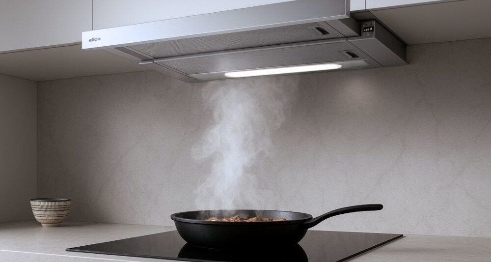 OKAP ELICA ELITE 35 GRIX A 90 wizualizacja płyta gotowanie patelnia para miseczka na blacie pochłanianie oparów poziom hałasu 46 db 63 db cicha praca komfort akustyczny nowoczesne wnętrza otwarta przestrzeń