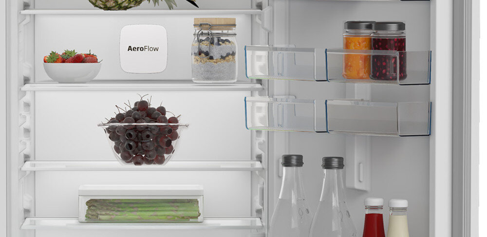 LODÓWKA BEKO B3BCNA294HS wizualizacja zabudowa otwarta wnętrze półki szuflady produkty pełna duża pojemność przestrzeń 266 litrów chłodziarka zamrażarka