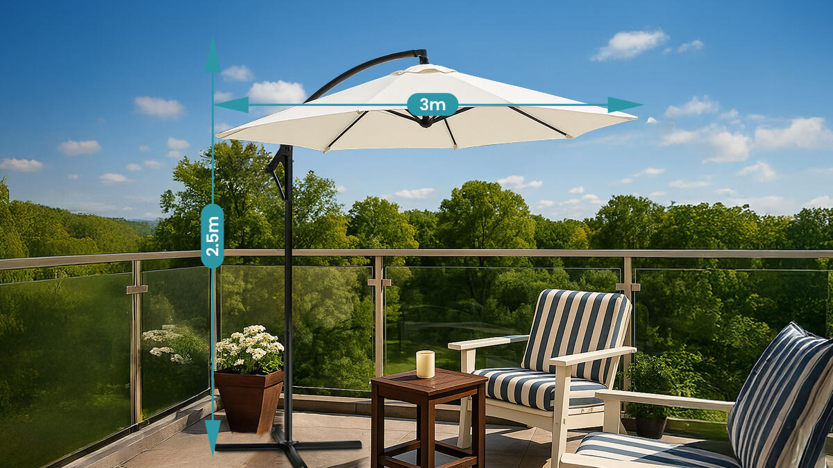 Parasol ogrodowy BLACK FOREST L-0713 Beżowy, obszar, cień, lekki, solidny, waga, balkon na którym stoi parasol razem z krzesłami w słoneczny dzień
