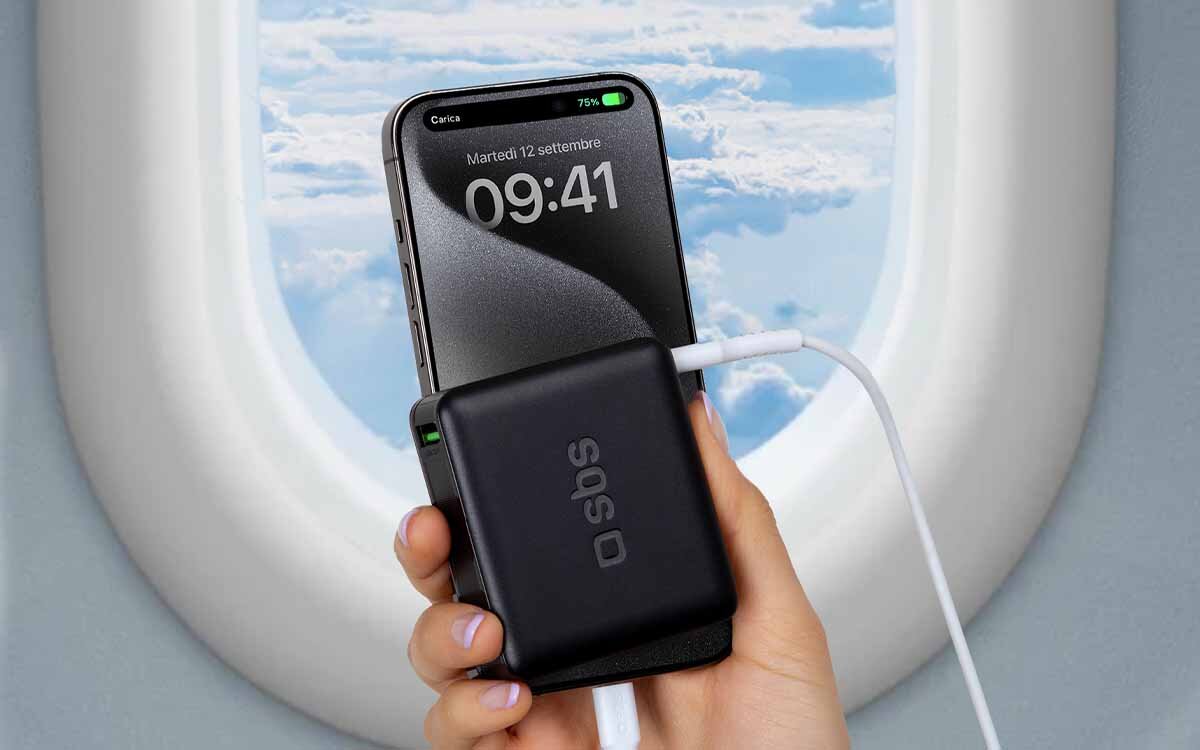 Powerbank SBS TEBB20000HDPD65K 20000 mAh Powerbank z USB-A 15W i USB-C 65W do bezpiecznego, wydajnego ładowania w samolocie. 15 W USB-A Adaptive Fast Charge USB Type C Power Delivery