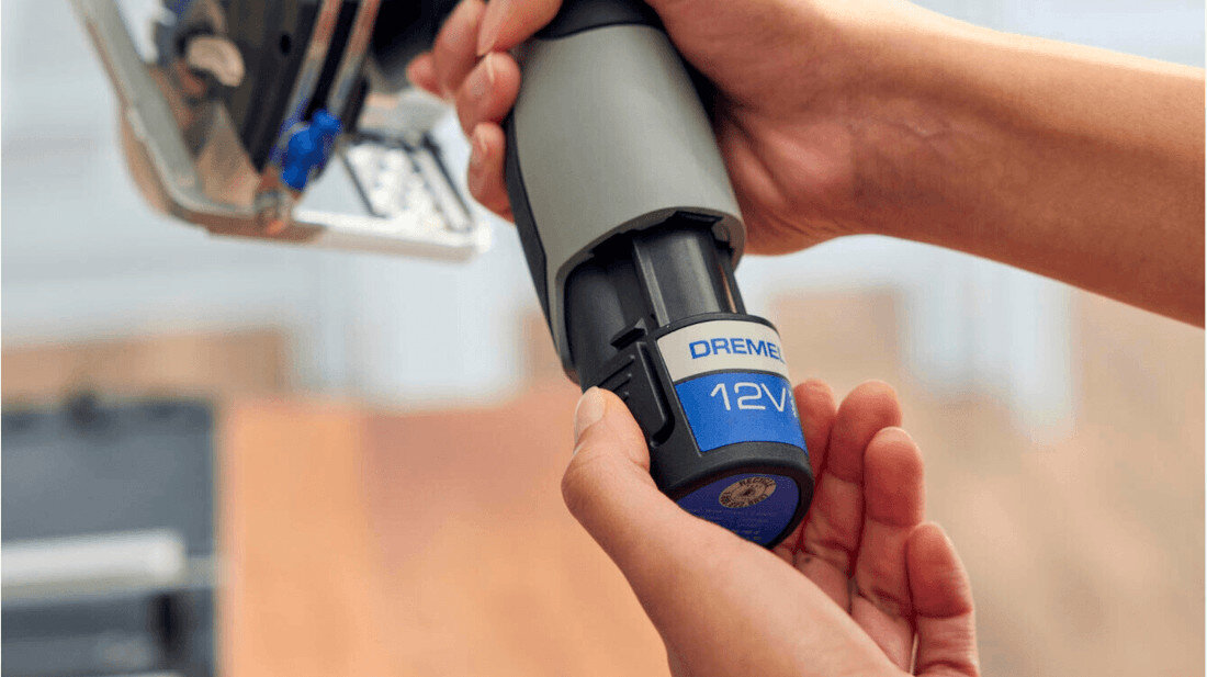 Pilarka tarczowa DREMEL CS12V-S1 Praca bez kabli i ograniczeń Akumulator 12 V wygoda komfort szybkie ładowanie czas działanie zadania