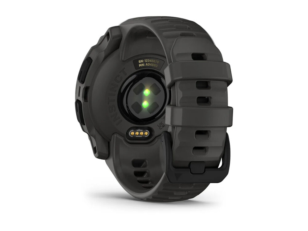 Czarny smartwatch z okrągłym czujnikiem na spodzie, emitującym zielone światło. Na obudowie widoczny jest napis \'INSTINCT\' oraz numery SN: 1234567 i M/N: A12345.