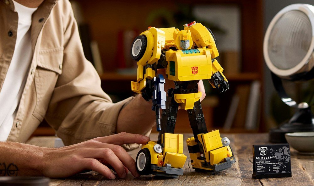 LEGO 10338 ICONS Bumblebee Replika