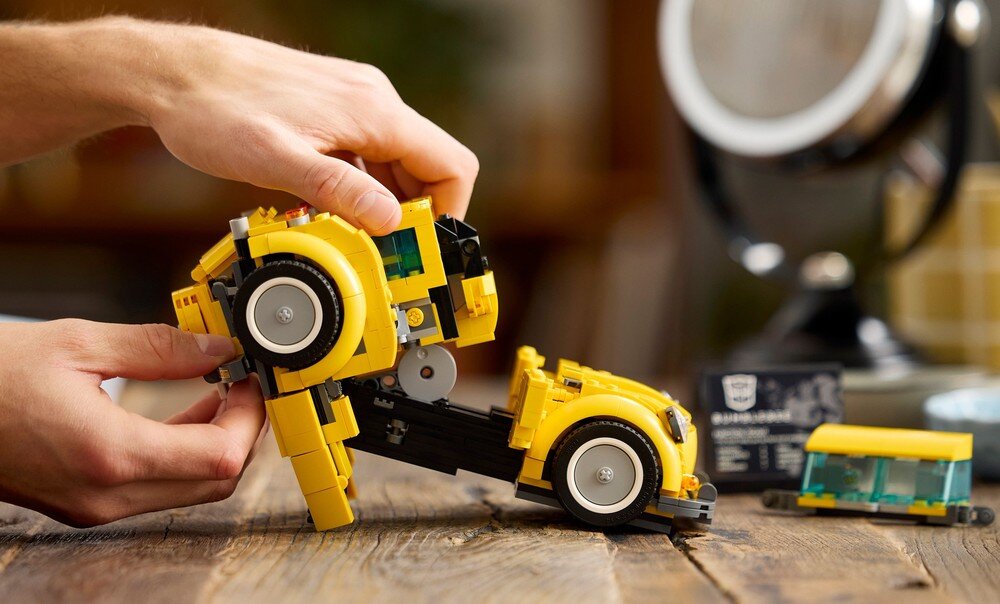 LEGO 10338 ICONS Bumblebee Transformers