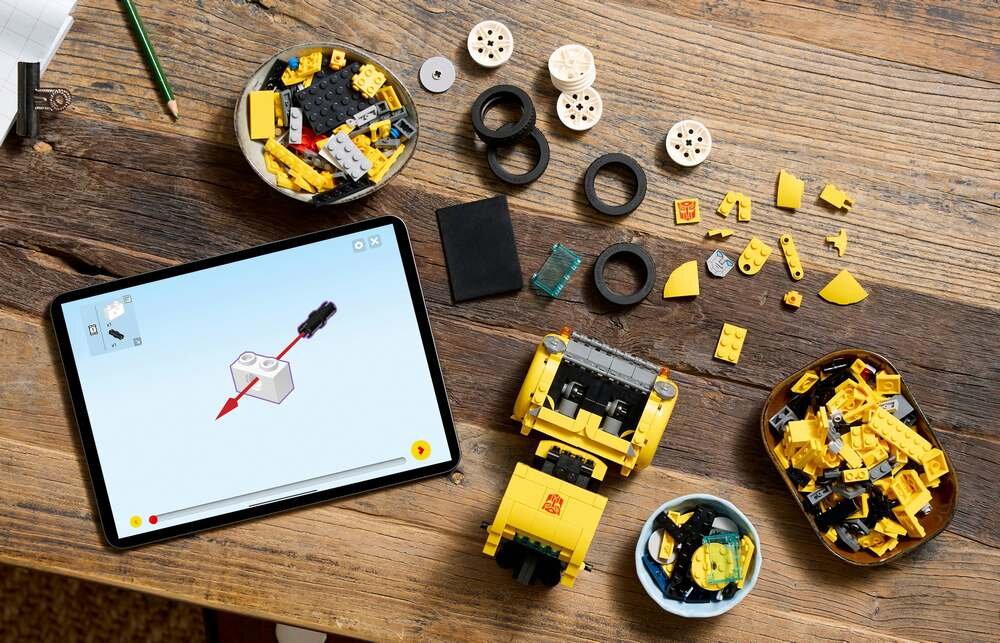 LEGO 10338 ICONS Bumblebee myślenie