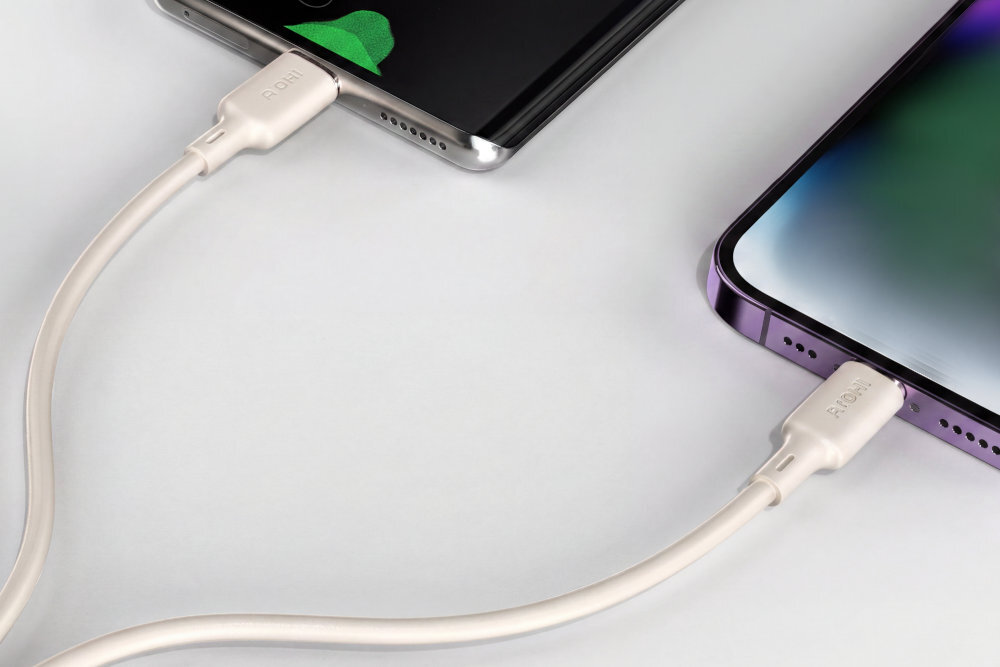 Kabel USB-C - Lightning DUDAO L7SCL 1 metr - kabel podłączony do dwóch smartfonów